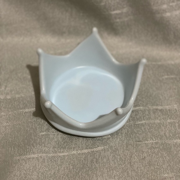 RAE DUNN BLUE CROWN MUG TOPPER - Picture 2 of 3